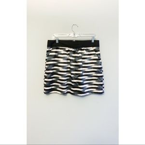 Gap Horizontal black/white skirt w pockets s 10
